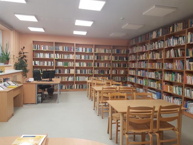 bibliotēkas telpa